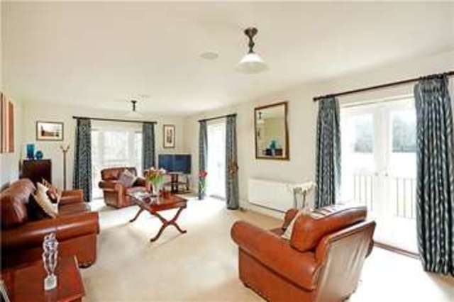  Image of 3 Bedroom Flat for sale at Greatpark Warlingham Chelsham, CR6 9QU