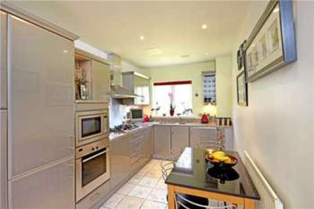  Image of 3 Bedroom Flat for sale at Greatpark Warlingham Chelsham, CR6 9QU