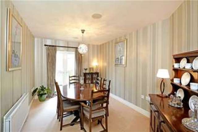  Image of 3 Bedroom Flat for sale at Greatpark Warlingham Chelsham, CR6 9QU