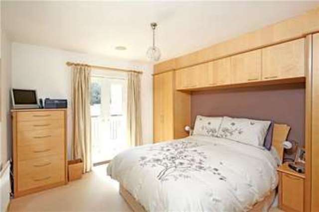  Image of 3 Bedroom Flat for sale at Greatpark Warlingham Chelsham, CR6 9QU