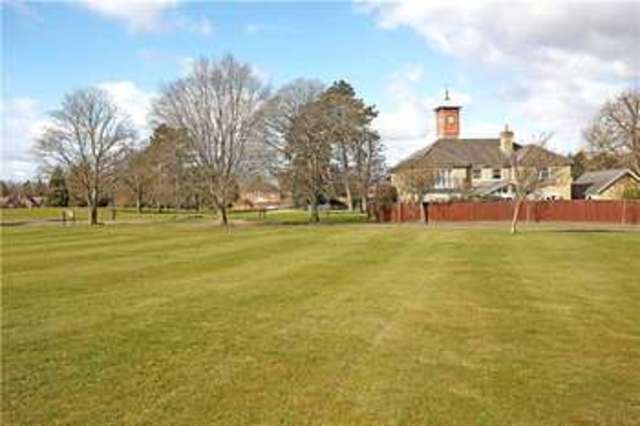  Image of 3 Bedroom Flat for sale at Greatpark Warlingham Chelsham, CR6 9QU