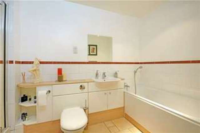  Image of 3 Bedroom Flat for sale at Greatpark Warlingham Chelsham, CR6 9QU