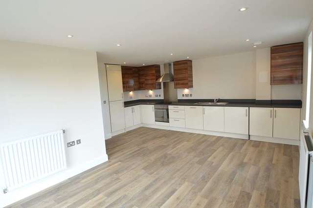  Image of 2 Bedroom Flat to rent at Southampton Coxford, SO16 4AT
