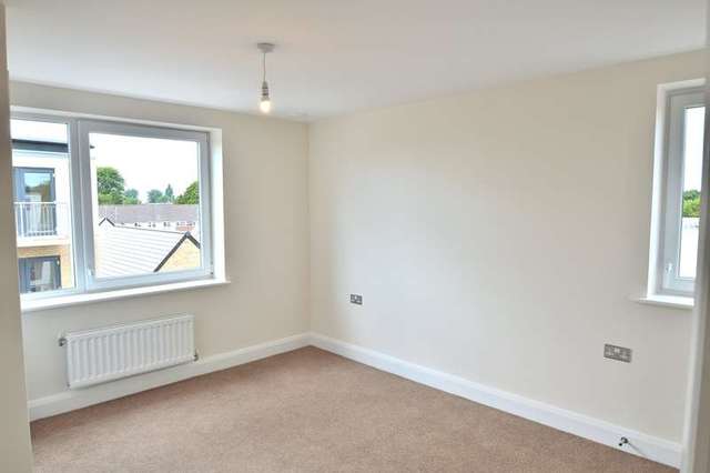  Image of 2 Bedroom Flat to rent at Southampton Coxford, SO16 4AT