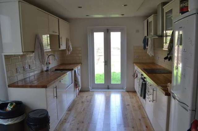  Image of 4 Bedroom Detached to rent at Elverson Road  London, SE8 4JW