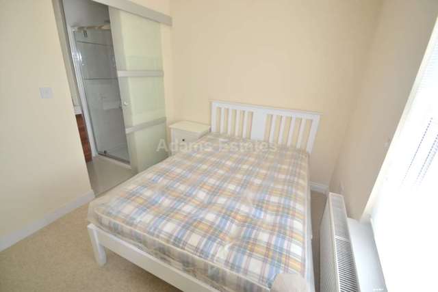  Image of 1 Bedroom House Share to rent at Tilehurst Road  Reading, RG1 7TT