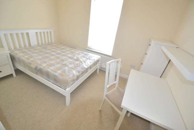  Image of 1 Bedroom House Share to rent at Tilehurst Road  Reading, RG1 7TT