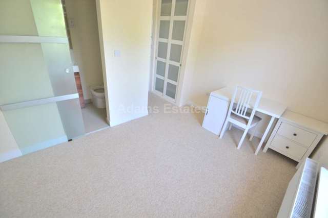  Image of 1 Bedroom House Share to rent at Tilehurst Road  Reading, RG1 7TT
