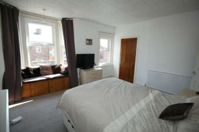  Image of 3 Bedroom End of Terrace for sale at St Thomas  Exeter, EX4 2BZ