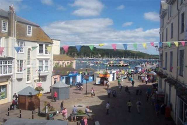  Image of 2 Bedroom Flat to rent at Falmouth, TR11 3DB