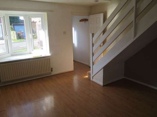  Image of 2 Bedroom Semi-Detached to rent at Wakefield Wrenthorpe, WF2 8SJ