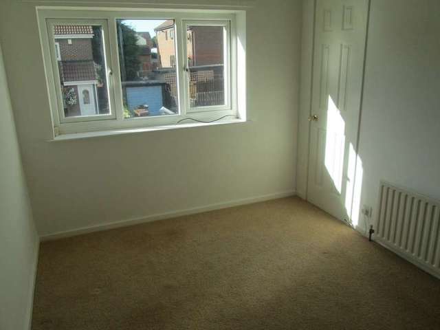  Image of 2 Bedroom Semi-Detached to rent at Wakefield Wrenthorpe, WF2 8SJ
