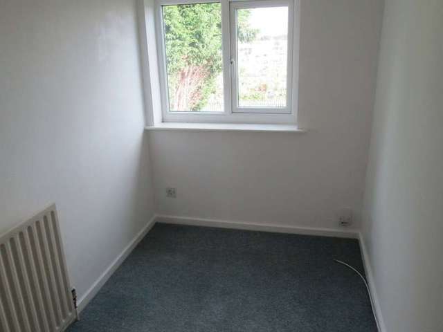  Image of 2 Bedroom Semi-Detached to rent at Wakefield Wrenthorpe, WF2 8SJ