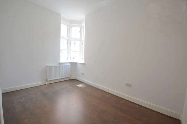  Image of 3 Bedroom Flat to rent at Aldgate  Aldgate East, E1 1ES