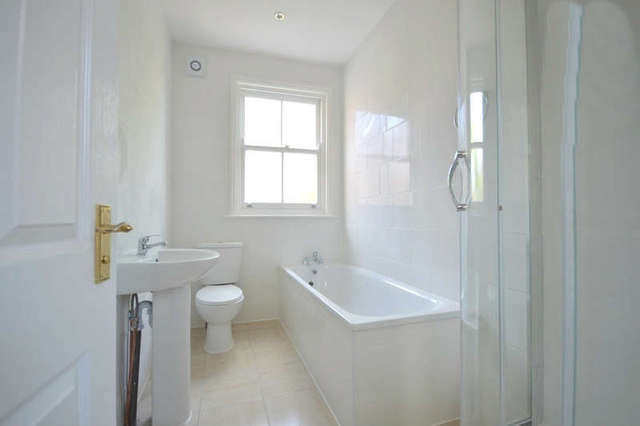  Image of 3 Bedroom Flat to rent at Aldgate  Aldgate East, E1 1ES
