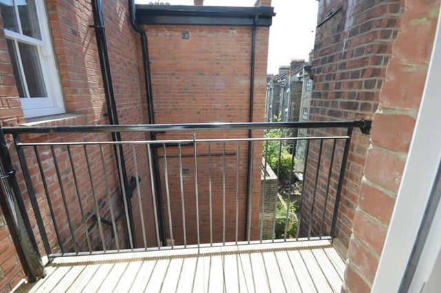  Image of 3 Bedroom Flat to rent at Aldgate  Aldgate East, E1 1ES