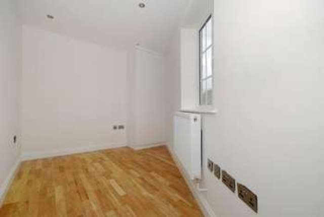  Image of 1 Bedroom Flat to rent at Finchely Road London Fortune Green, NW2 2HR