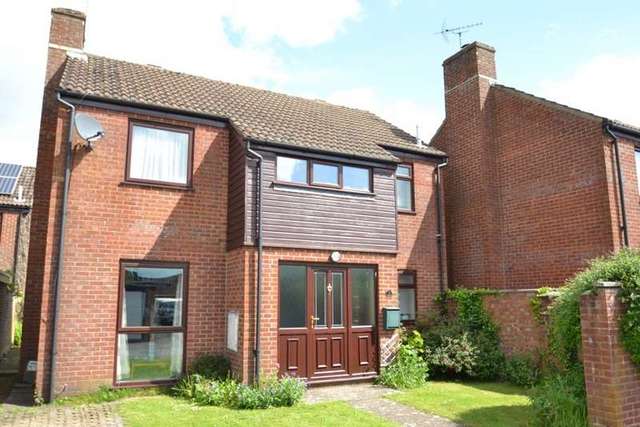  Image of 3 Bedroom Detached to rent at Fordingbridge, SP6 1QZ