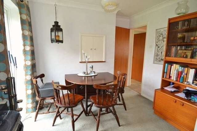  Image of 3 Bedroom Detached to rent at Fordingbridge, SP6 1QZ