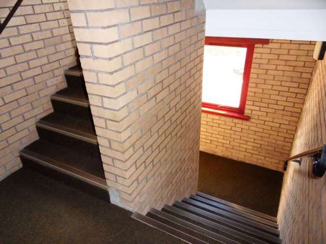  Image of 2 Bedroom Flat to rent at George Street  Johnstone, PA5 8SL