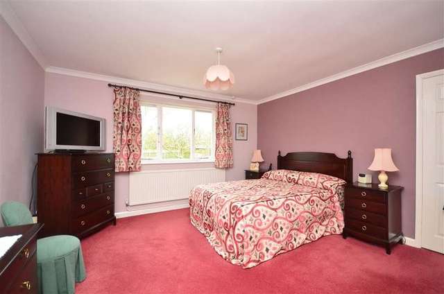  Image of 4 Bedroom Bungalow for sale at Whitstable Kent Whitstable, CT5 3LX