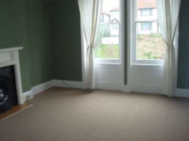  Image of 3 Bedroom Apartment to rent at Windmill Street  Gravesend, DA12 1LE