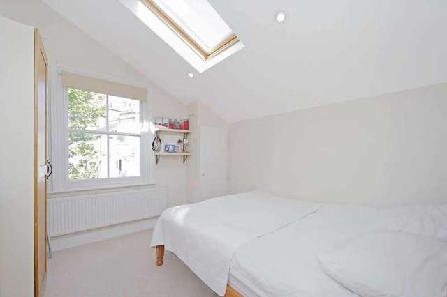  Image of 3 Bedroom Flat to rent at Hafer Road  London, SW11 1HF