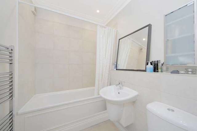  Image of 3 Bedroom Flat to rent at Hafer Road  London, SW11 1HF