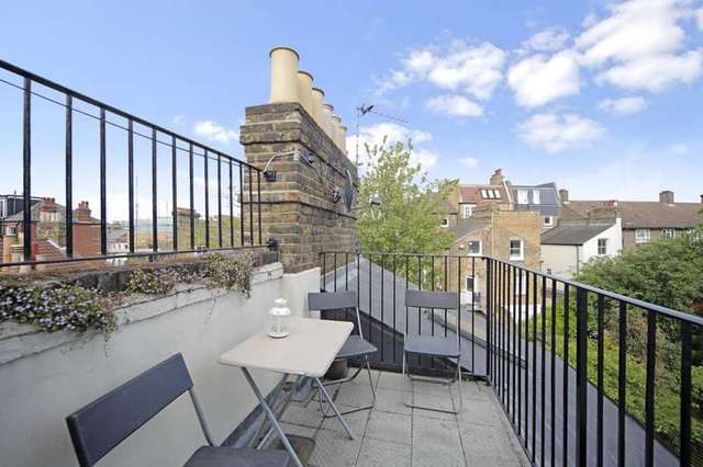  Image of 3 Bedroom Flat to rent at Hafer Road  London, SW11 1HF