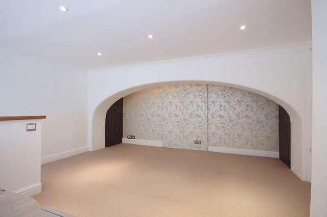  Image of 1 Bedroom Ground Flat to rent at Ashurst Wood West Sussex, RH19 3SA