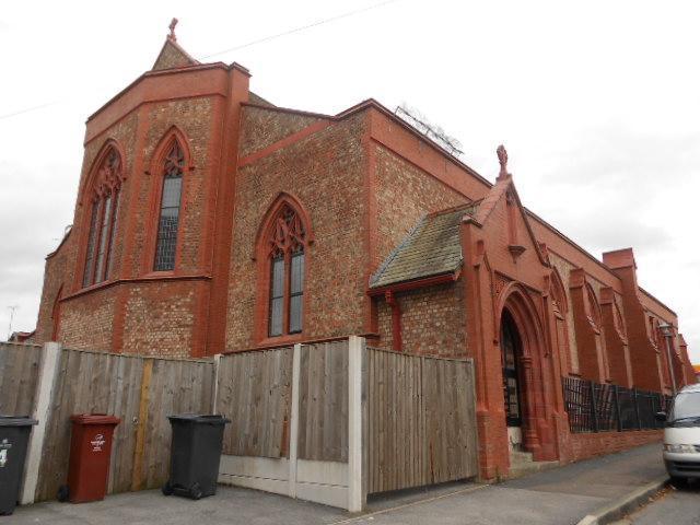  Image of 2 Bedroom Flat to rent at Levenshulme  Manchester, M19 2RB
