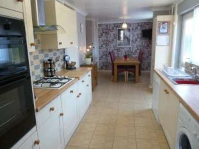  Image of 2 Bedroom Bungalow for sale at Harwich Essex Upper Dovercourt, CO12 4JU