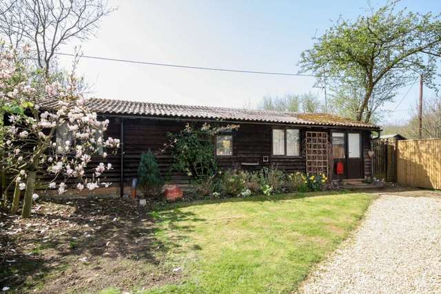  Image of 2 Bedroom Bungalow to rent at Hawridge Common  Chesham, HP5 2UQ
