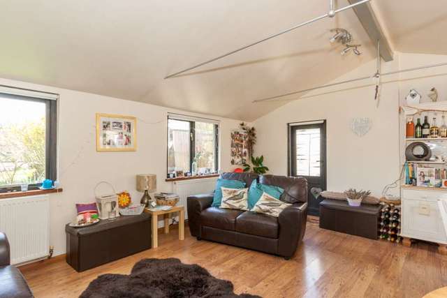  Image of 2 Bedroom Bungalow to rent at Hawridge Common  Chesham, HP5 2UQ