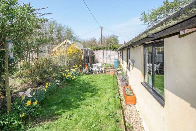  Image of 2 Bedroom Bungalow to rent at Hawridge Common  Chesham, HP5 2UQ