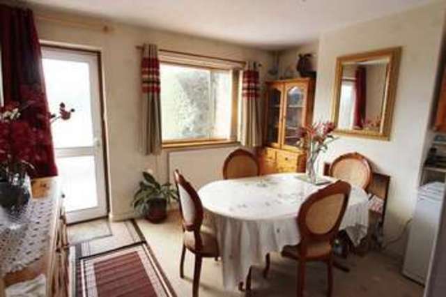  Image of 3 Bedroom Terraced for sale at Hickmans Close  Godstone, RH9 8EB