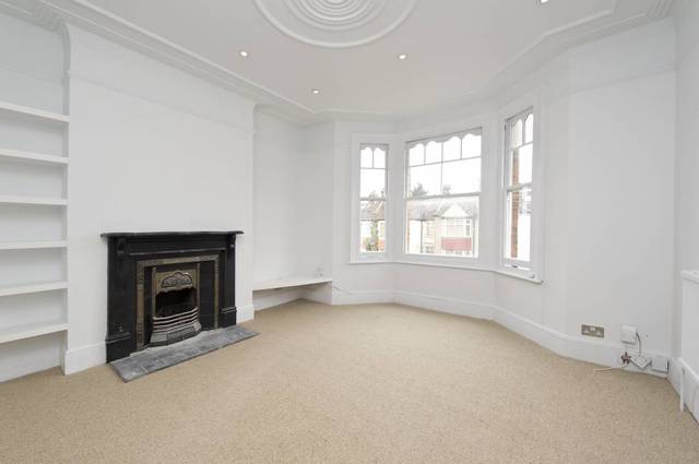 Image of 3 Bedroom Flat to rent at Holland Road  London, NW10 5AY