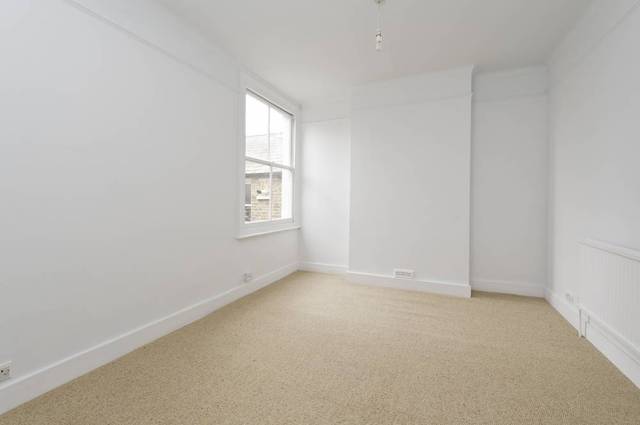  Image of 3 Bedroom Flat to rent at Holland Road  London, NW10 5AY