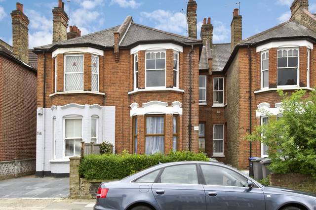  Image of 3 Bedroom Flat to rent at Holland Road  London, NW10 5AY