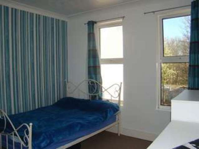  Image of 3 Bedroom Terraced to rent at Kingswood Road  Gillingham, ME7 1DX
