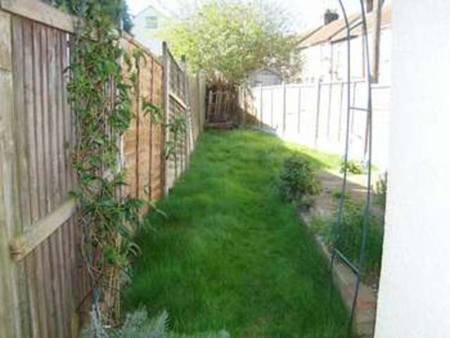  Image of 3 Bedroom Terraced to rent at Kingswood Road  Gillingham, ME7 1DX