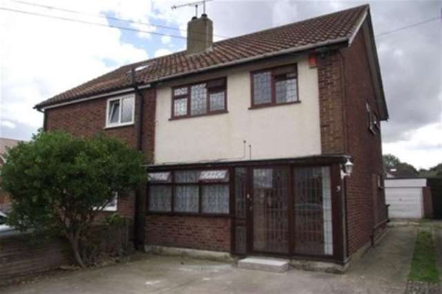  Image of 2 Bedroom Detached to rent at Basildon, SS15 6BA