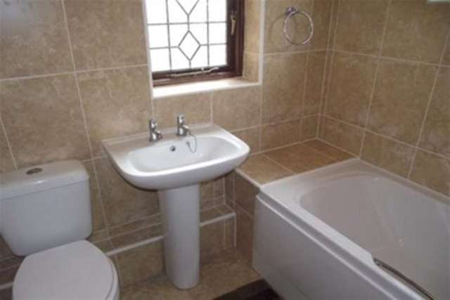  Image of 2 Bedroom Detached to rent at Basildon, SS15 6BA