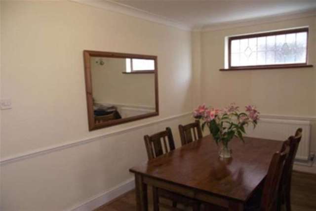  Image of 2 Bedroom Detached to rent at Basildon, SS15 6BA