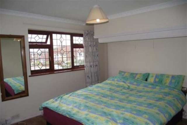  Image of 2 Bedroom Detached to rent at Basildon, SS15 6BA