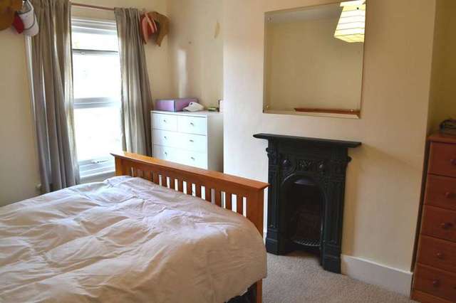  Image of 2 Bedroom Flat to rent at Landcroft Road  London, SE22 9JW
