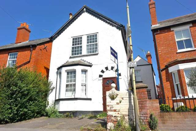  Image of 4 Bedroom Detached for sale at Wokingham Berkshire Wokingham, RG40 2BT