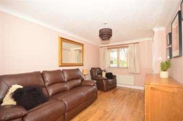 Image of 2 Bedroom Semi-Detached for sale at Mitcham Surrey Mitcham, CR4 4EY