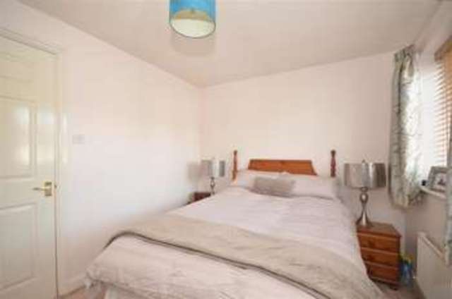  Image of 2 Bedroom Semi-Detached for sale at Mitcham Surrey Mitcham, CR4 4EY