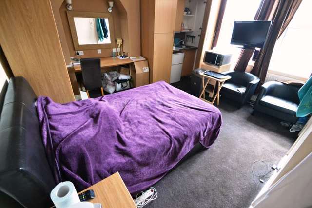 Image of 1 Bedroom Studio to rent at London Road  Reading, RG1 5AU